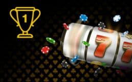 Pengguna membaca informasi deposit di ponsel